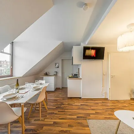 Grosszuegige Helle 3 Zimmer-wohnung Zentrumsnah Apartment *