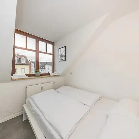 Grosszuegige Helle 3 Zimmer-wohnung Zentrumsnah Apartment *