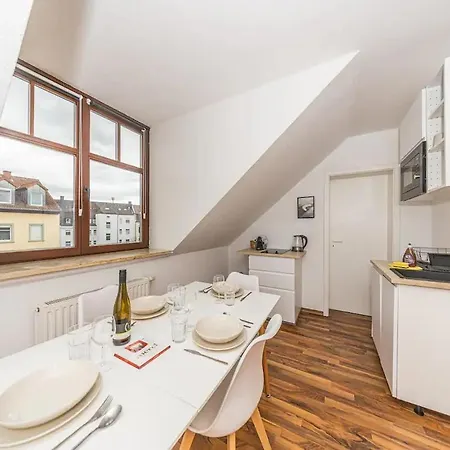 Apartment Grosszuegige Helle 3 Zimmer-wohnung Zentrumsnah